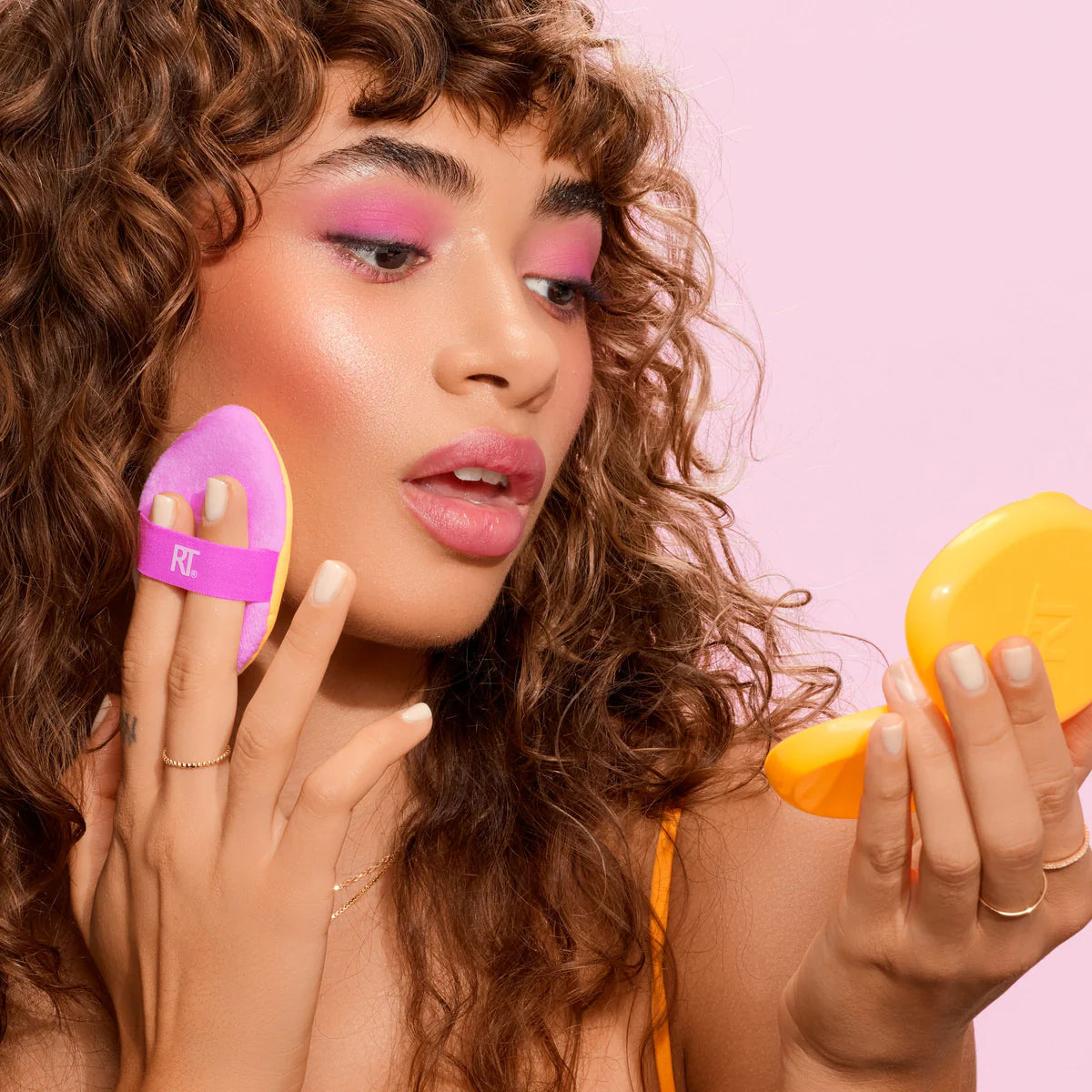 Miracle 2-In-1 Powder Puff + Travel Case